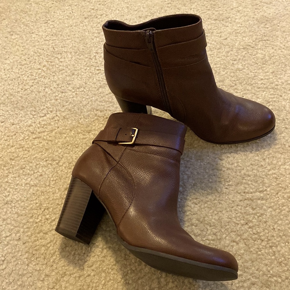 Cole Haan block heel almond toe leather ankle boots w gold hardware ankle strap